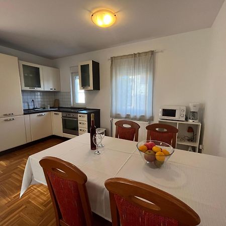 Burle Apartment With Free Private Parking Medulin Exterior foto